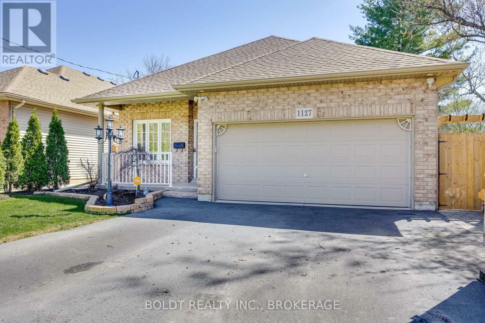 Property Photo: 1127 Pelham Street ON L3C 3E4