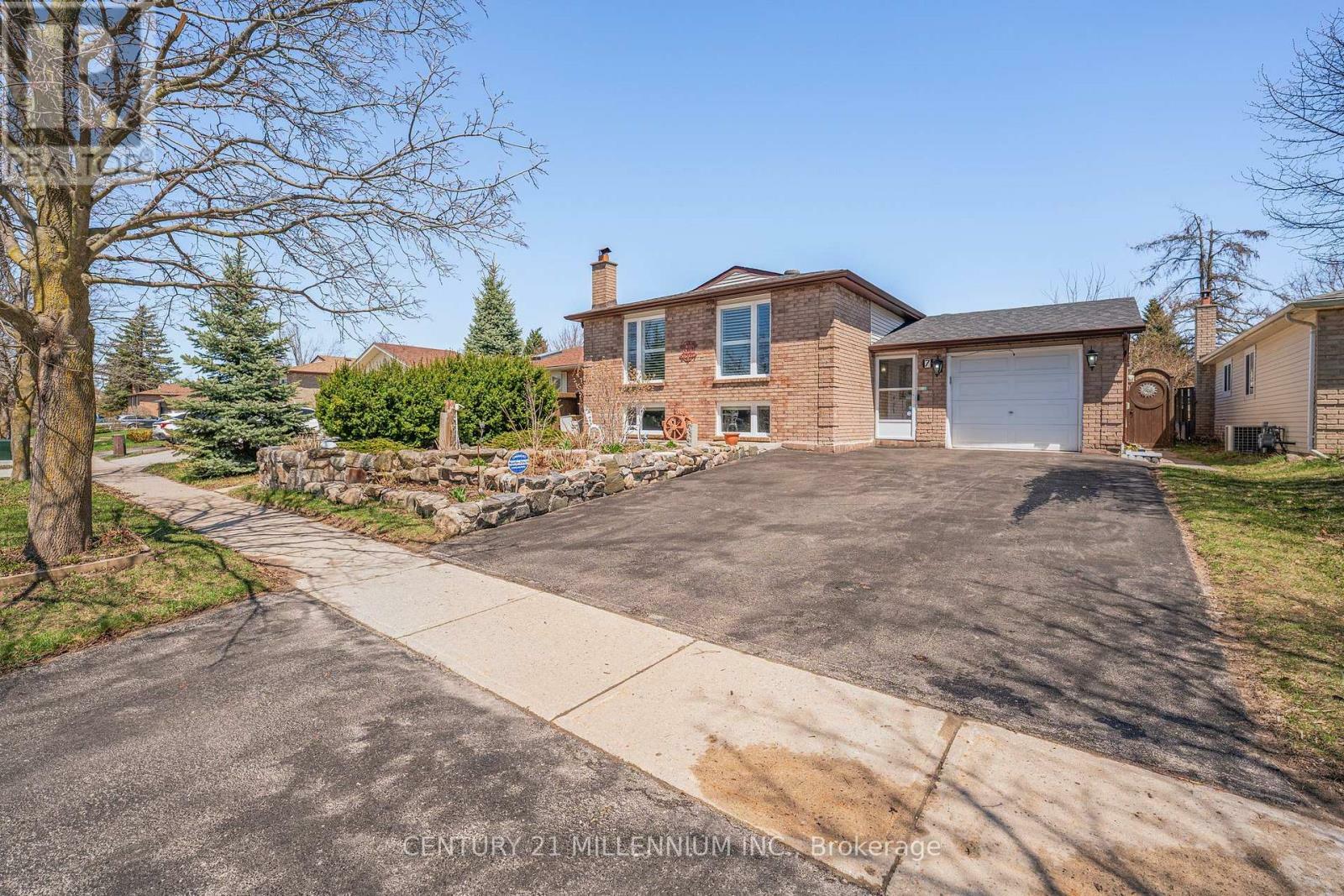 Property Photo: 7 Coles Street ON L4N 5W5