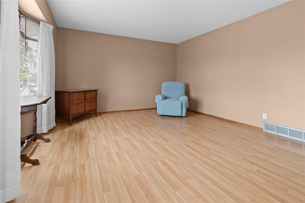 Property Photo: 450 Knowles Avenue MB R2G 1E5