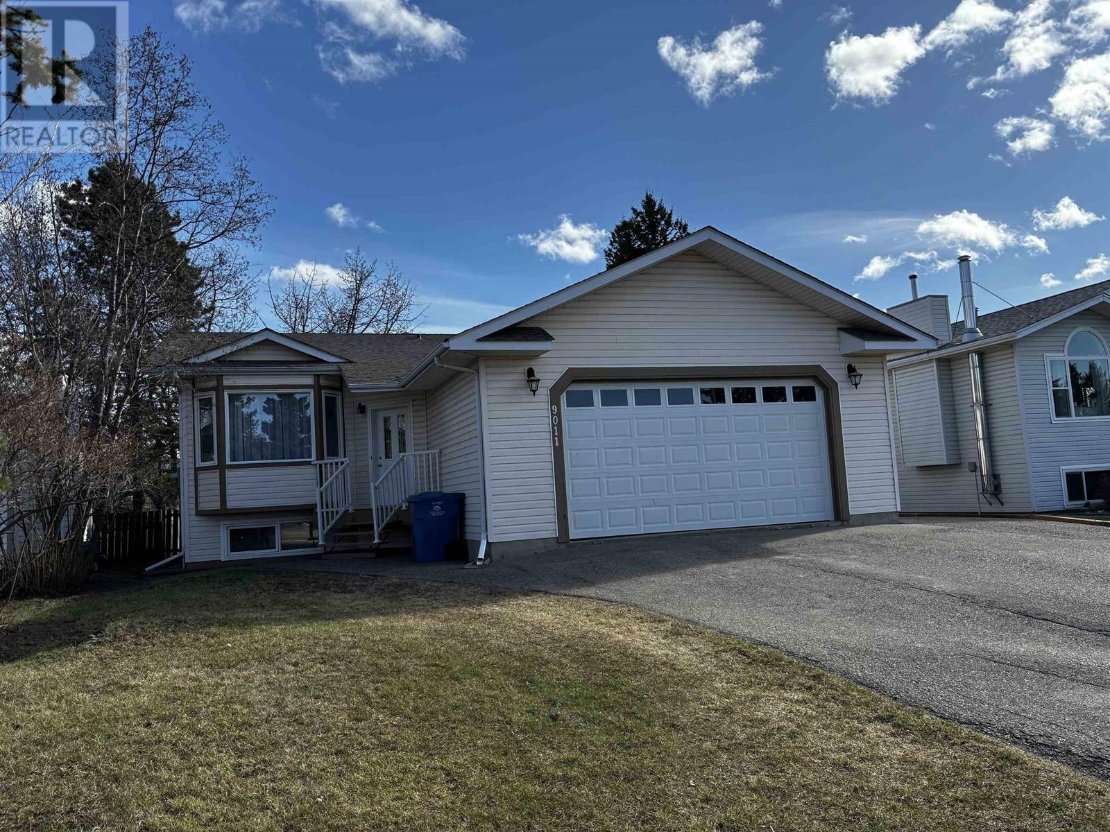 Photo de la propriété:  9011 99 Avenue  BC V1J 5S2 