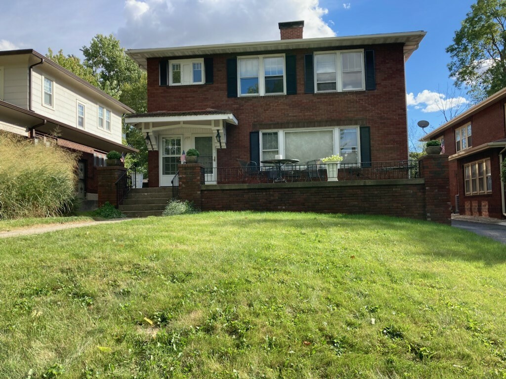 Property Photo: 1527 W Macon Street IL 62522