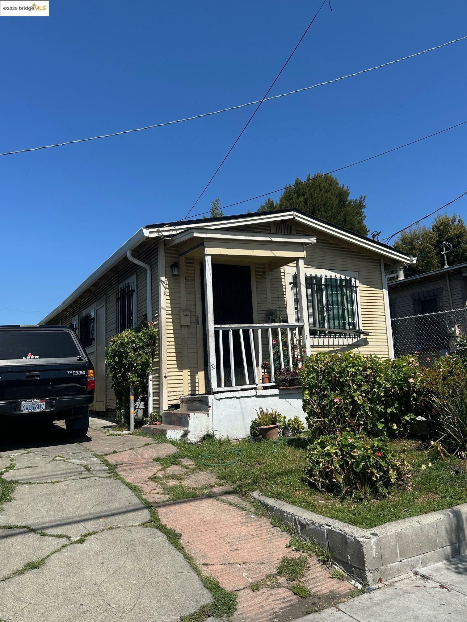 1823 Church St  Oakland CA 94621 photo