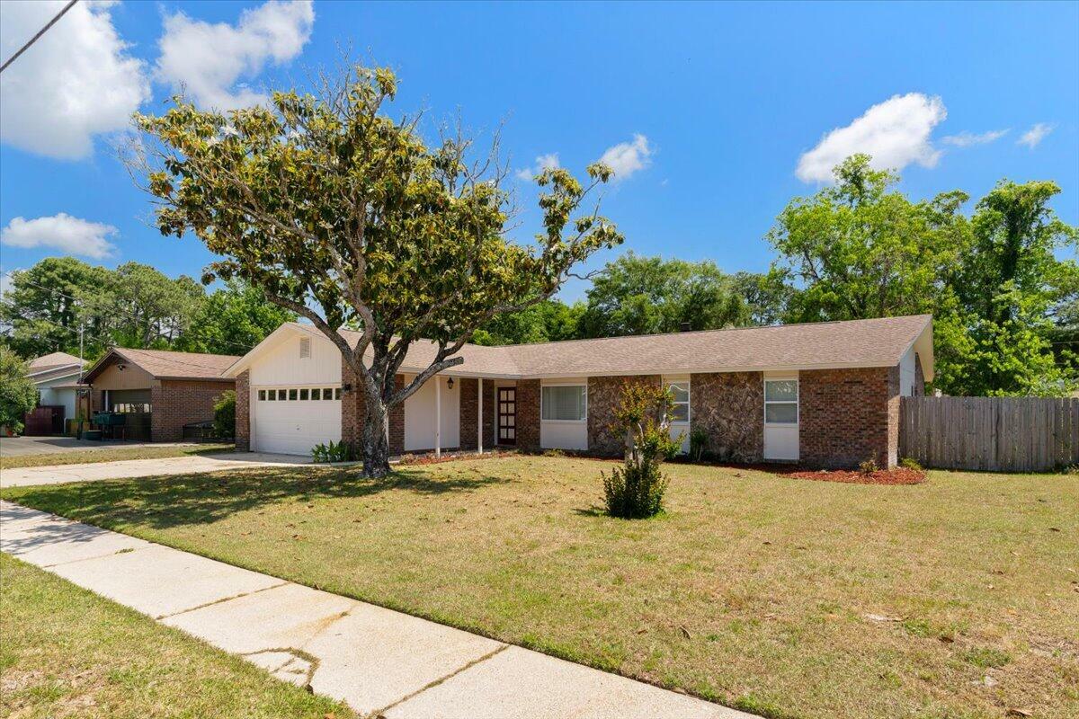 Property Photo: 725 Dubois Drive FL 32547
