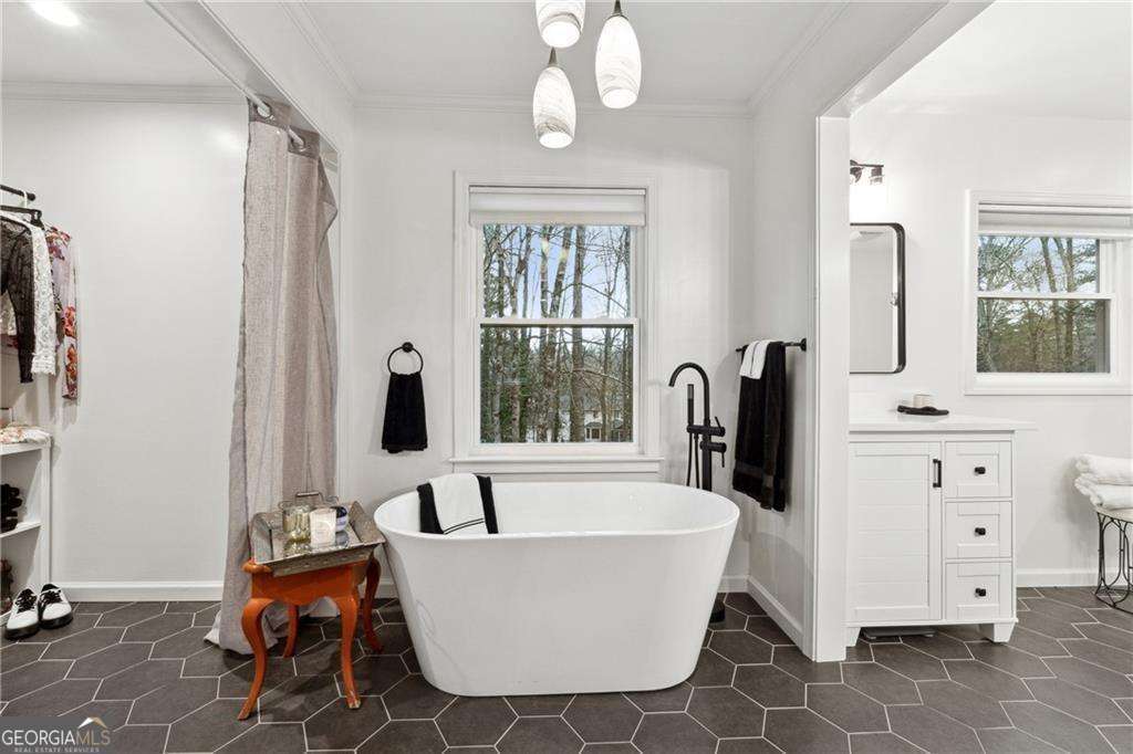 Property Photo:  650 Hunterhill Court  GA 30075 