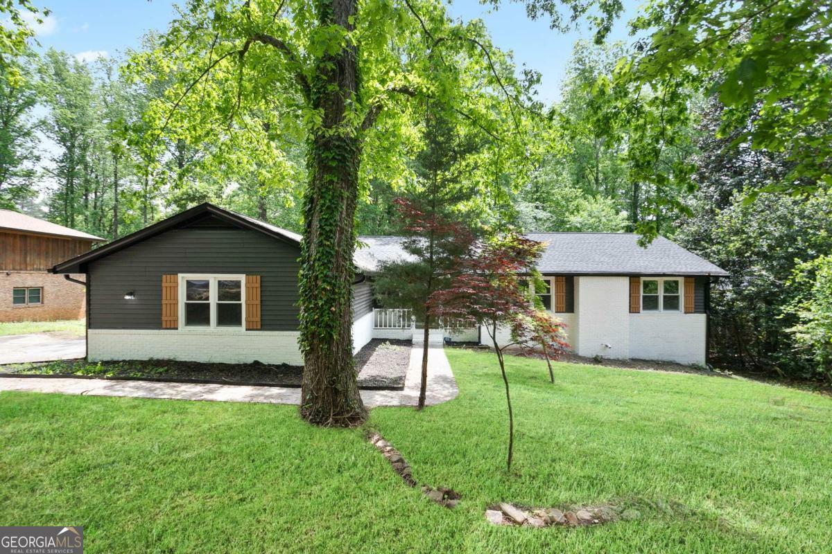 Property Photo: 831 Sweet Briar Lane SE GA 30094
