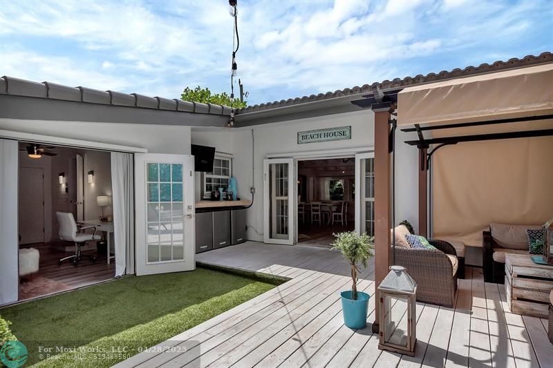 Property Photo: 3260 Oleander Way FL 33062