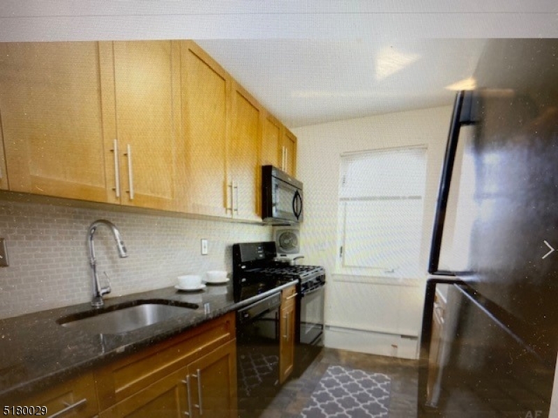 Property Photo: 806 Morris Tpke 1E7 NJ 07078