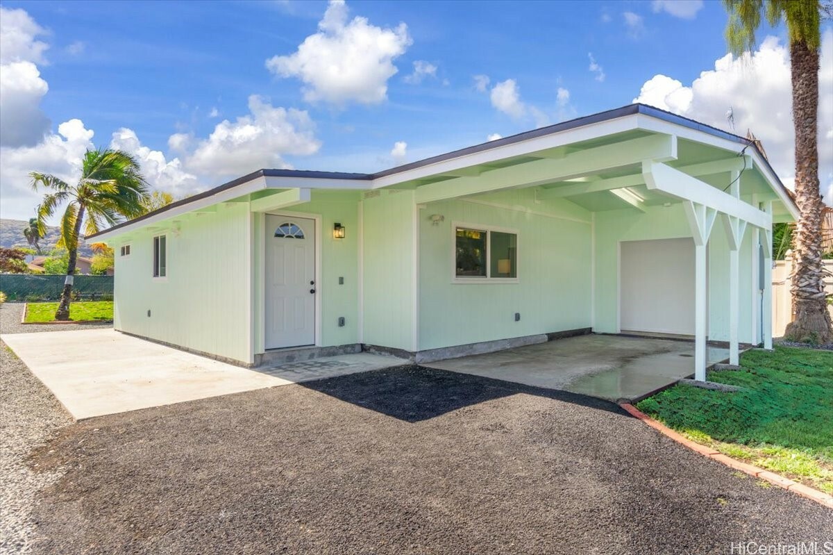 Property Photo: 85-042 Kaupuni Street HI 96792