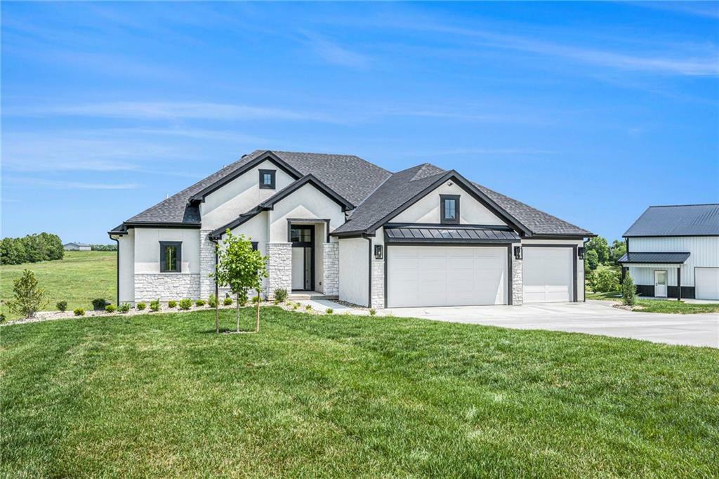 Property Photo: 10075 NW Hillsboro Road MO 64079