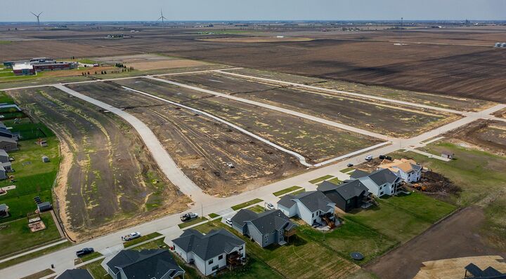 Property Photo: 923 Wild Oak Drive IA 50124