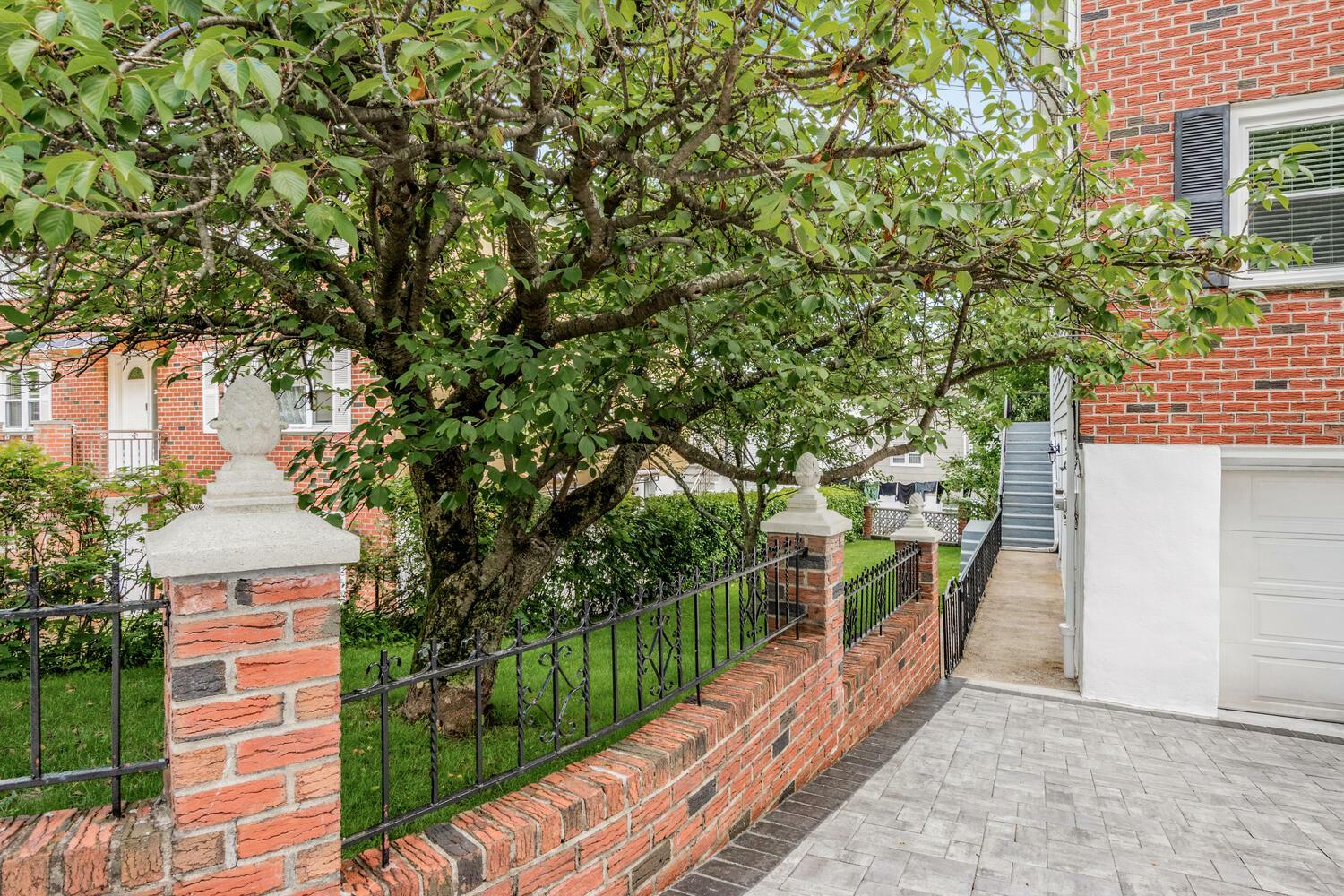 2 Bryn Mawr Place Gr Level  Yonkers NY 10701 photo