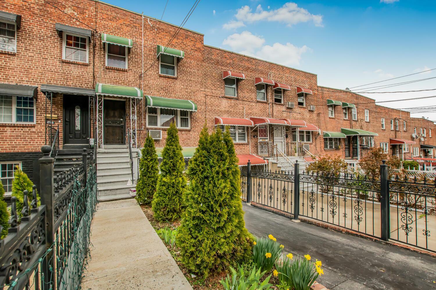 Property Photo: 1019 E 228th Street NY 10466