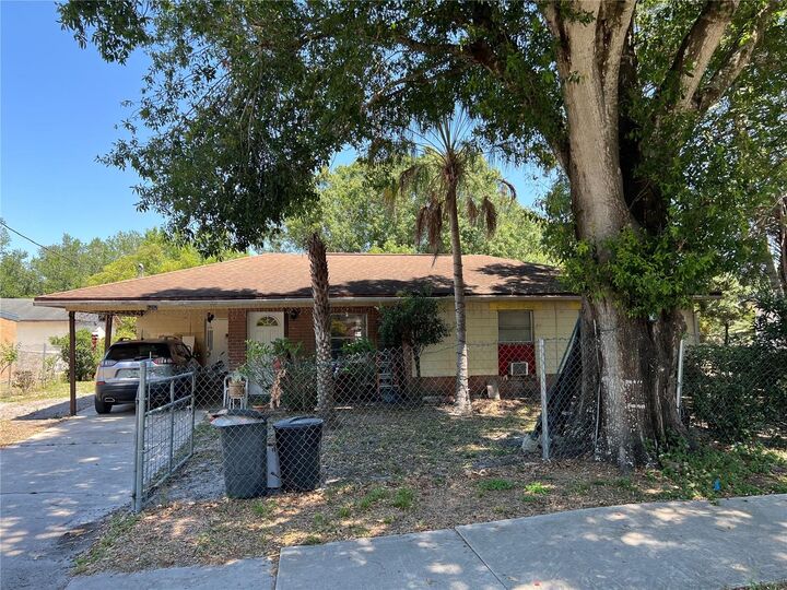 Property Photo: 1207 NE Hickory Street FL 34266