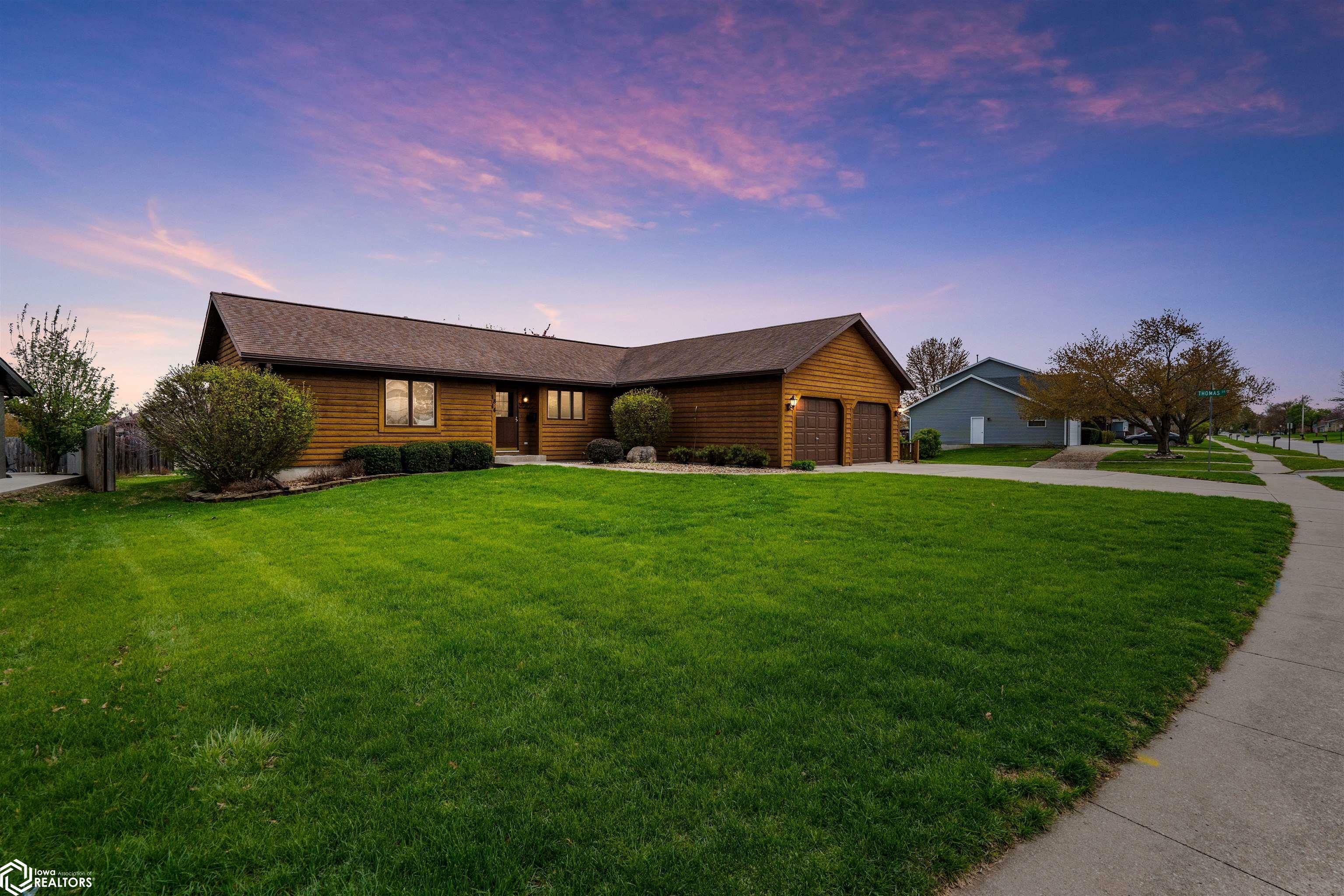 Property Photo: 1814 S 3rd Avenue IA 50158