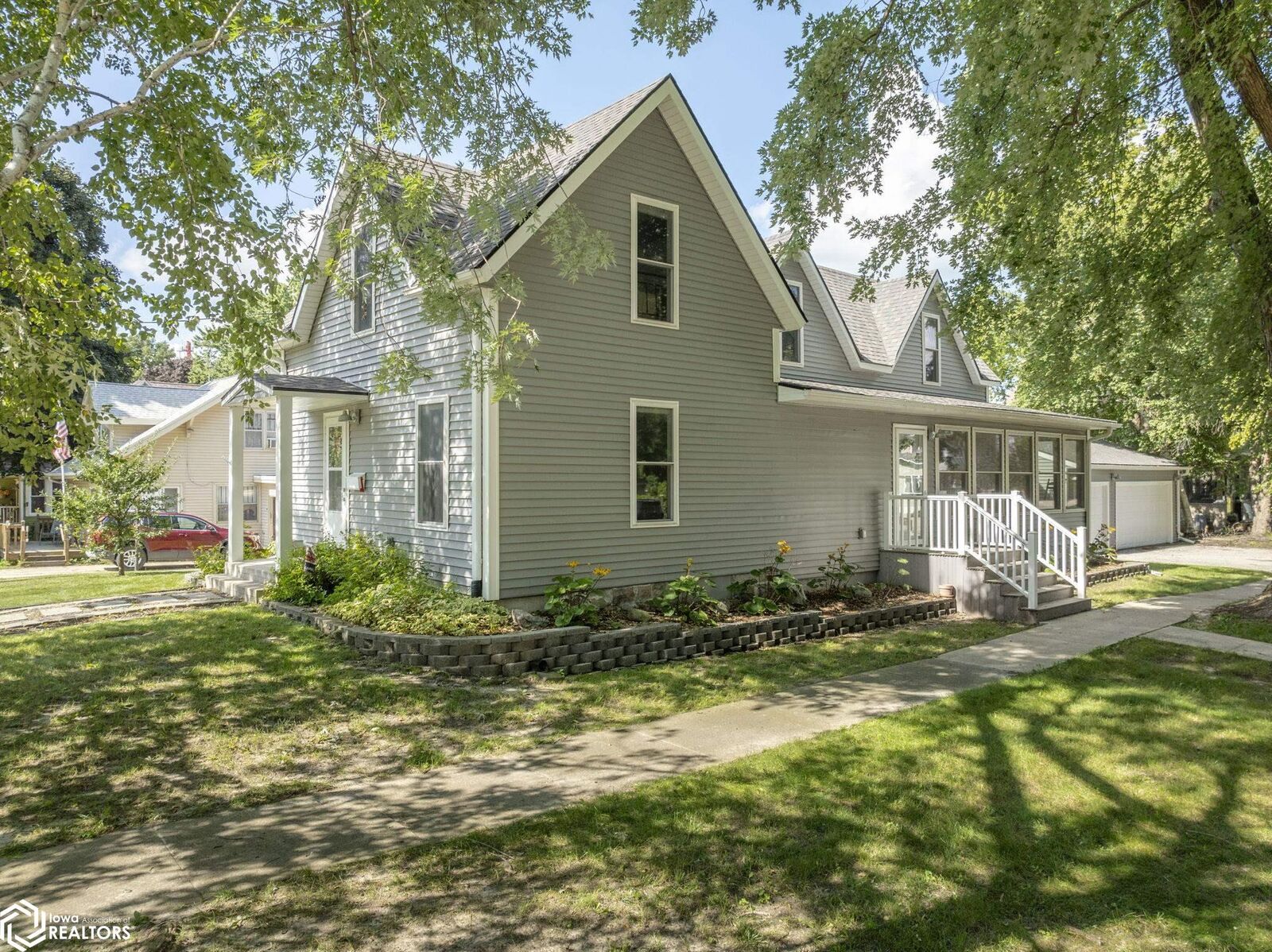 Property Photo:  400 N 5th Street  IA 50428 
