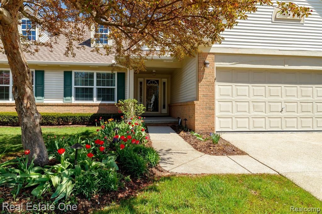 Property Photo: 6424 Heron Park Way 41 MI 48346 4803