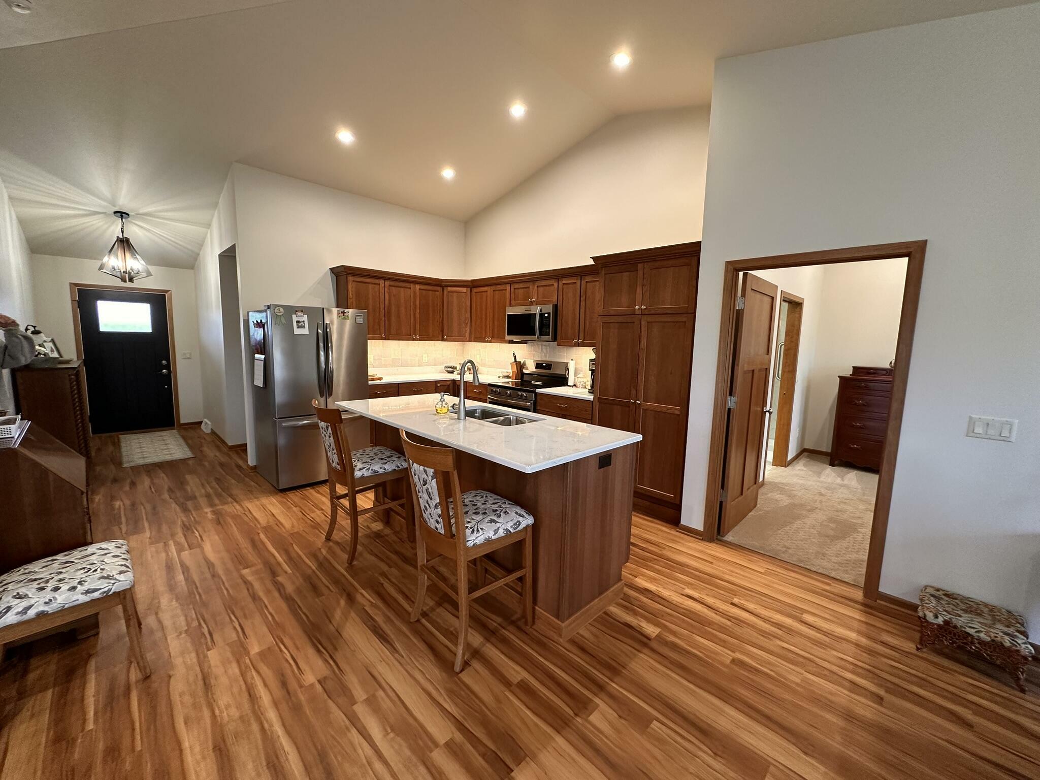 Property Photo: 552 Raybern Ct 19 WI 53075