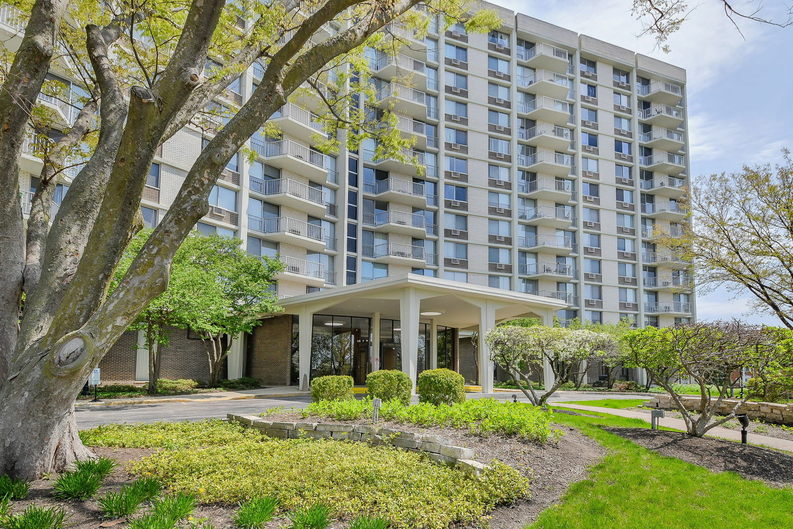 20 N Tower Road 6E  Oak Brook IL 60523 photo