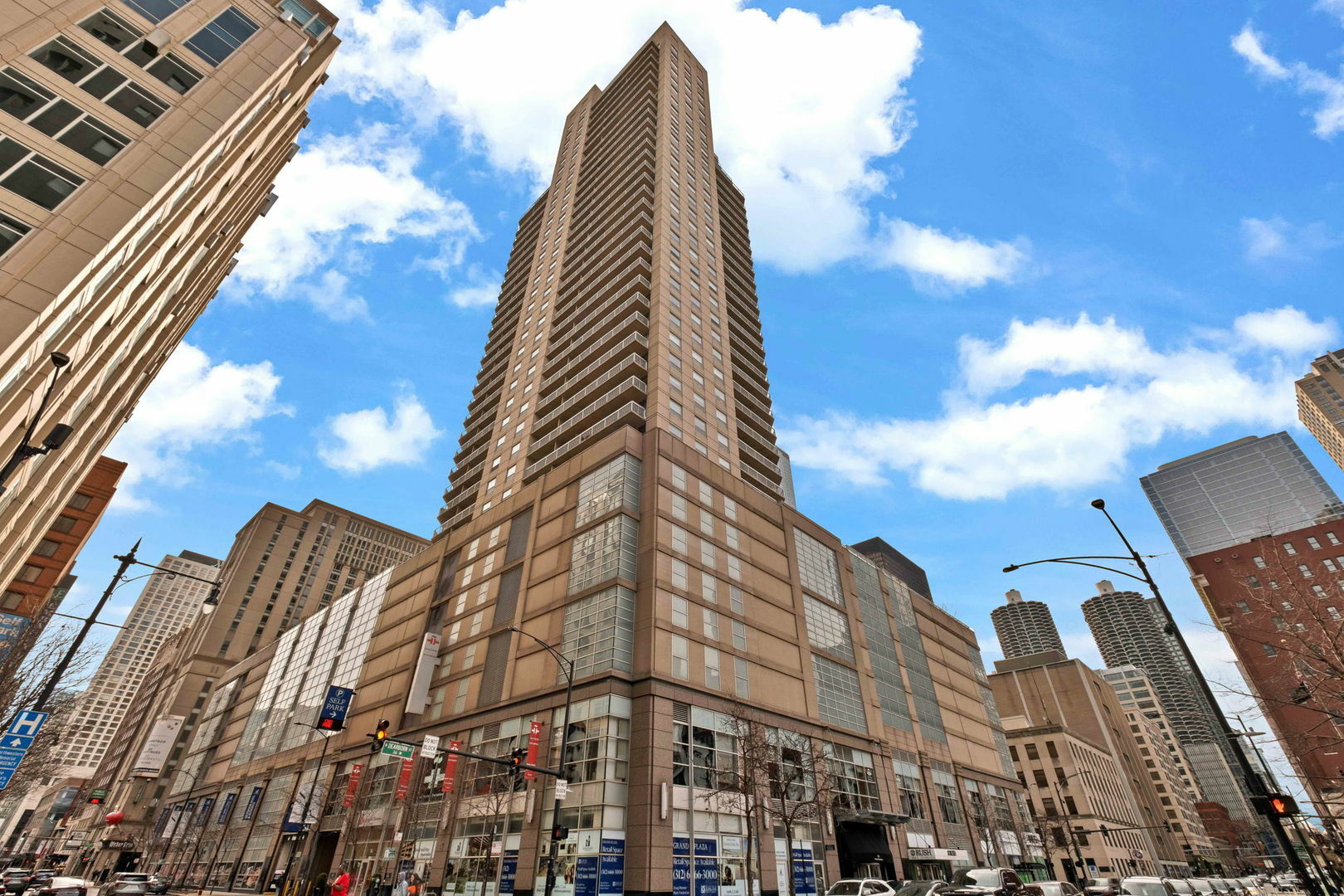 Property Photo: 545 N Dearborn Street 2110 IL 60654