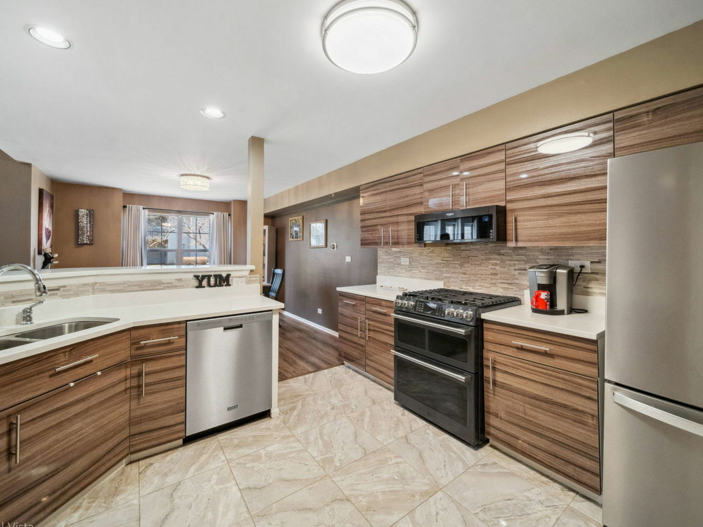 Property Photo: 1460 Club Drive 1460 IL 60139