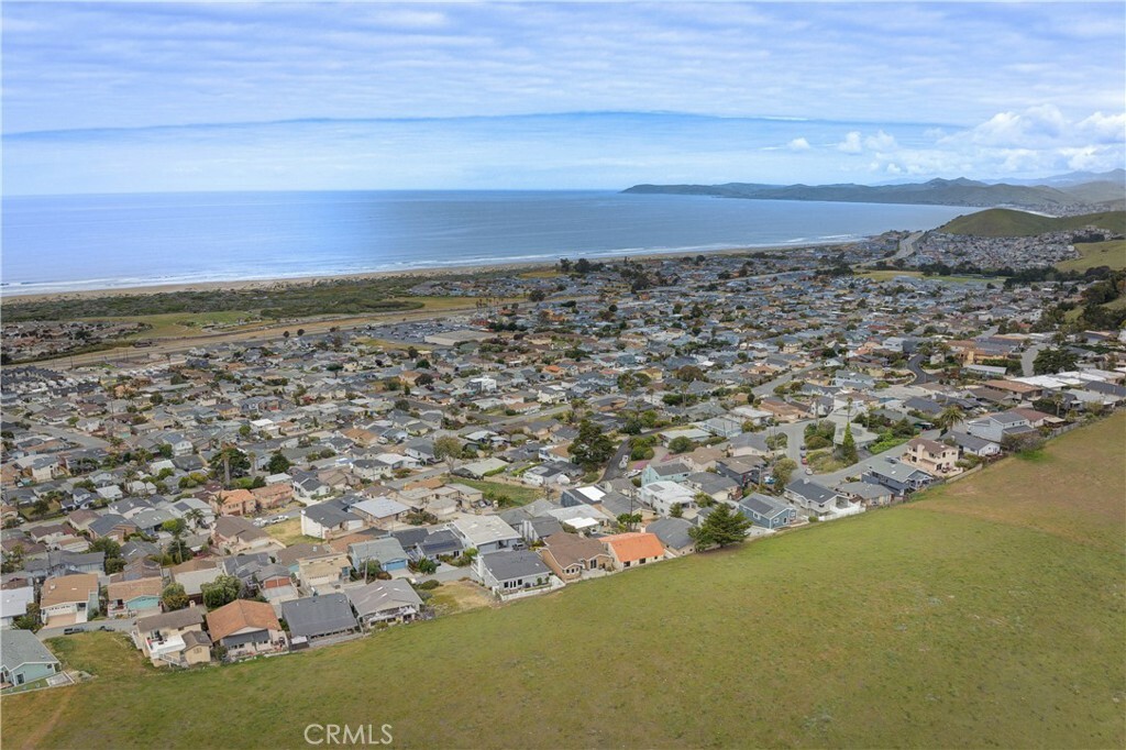 Property Photo:  2350 Nutmeg Avenue  CA 93442 