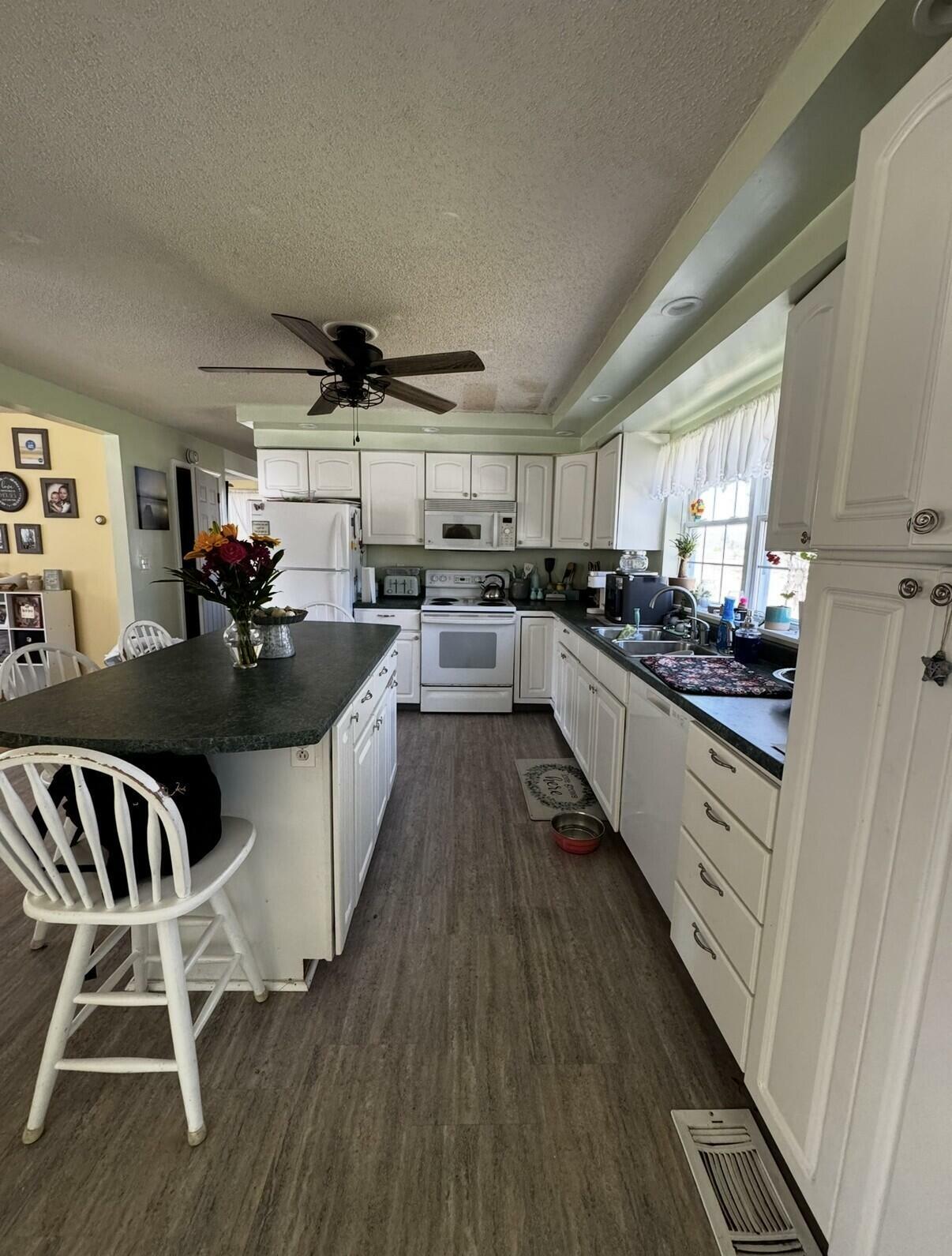 Property Photo: 1002 River Road ME 04474