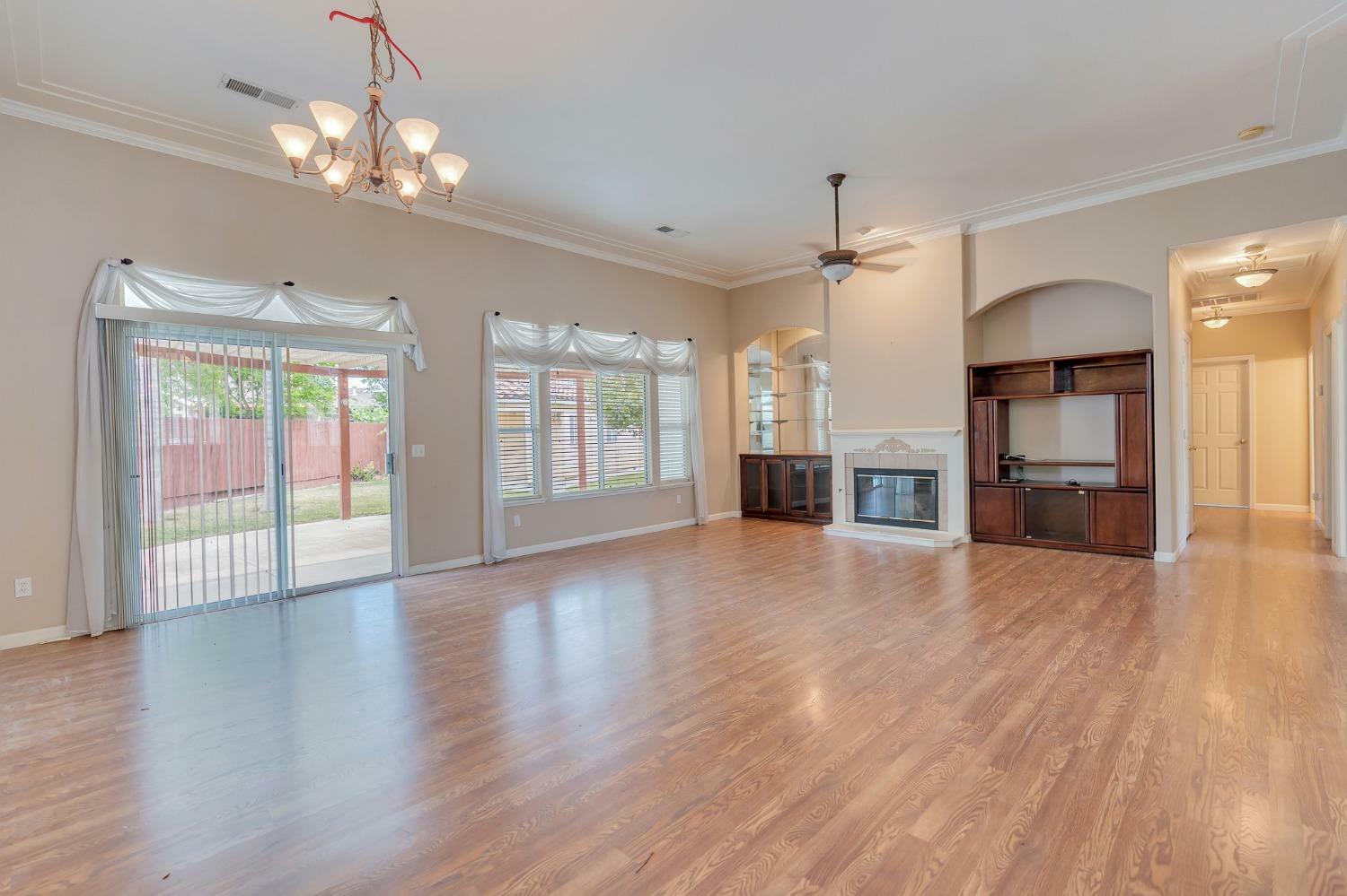 Property Photo: 722 Ruddy Court CA 93635