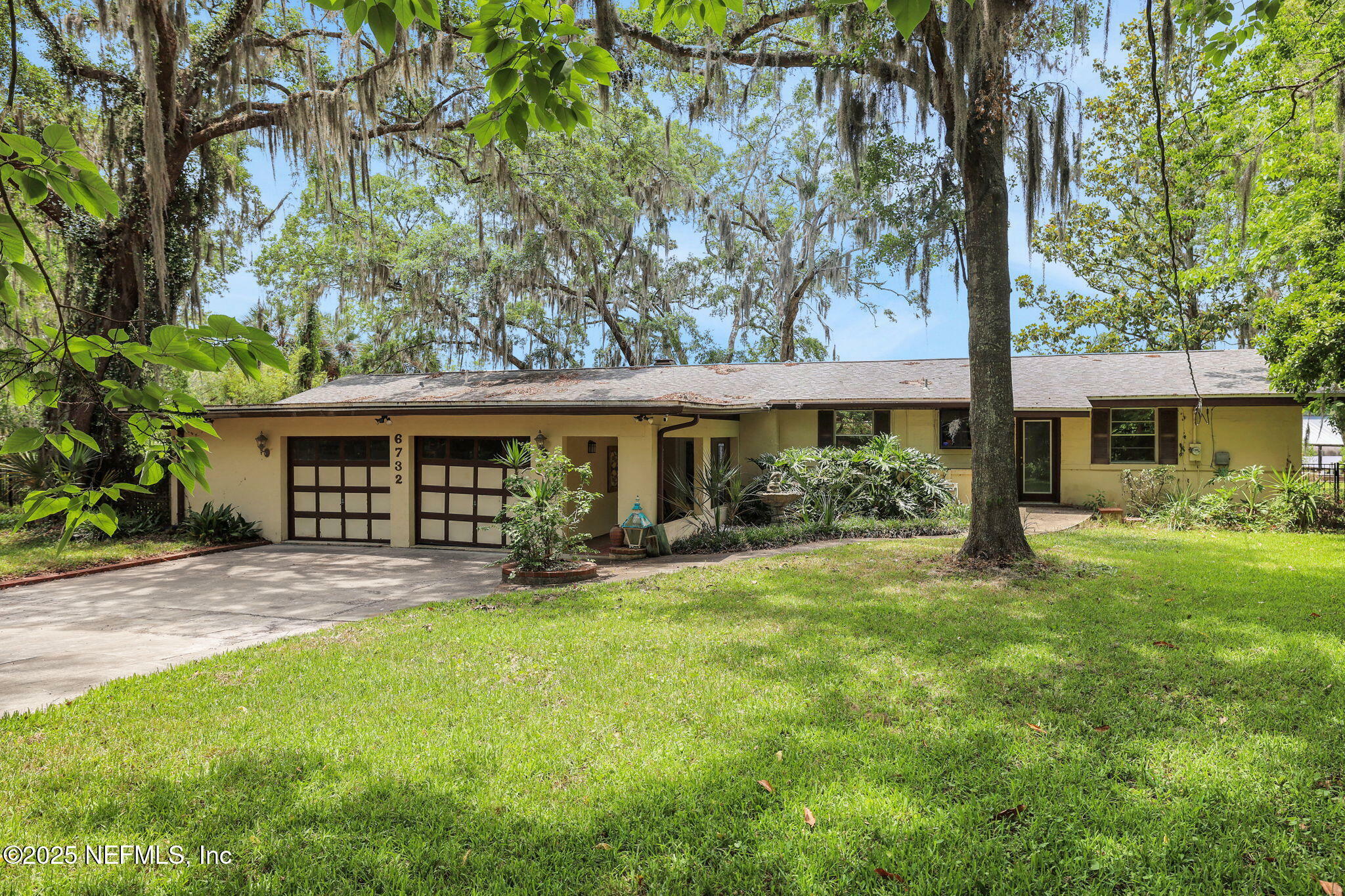 Property Photo: 6732 Oakwood Drive FL 32211
