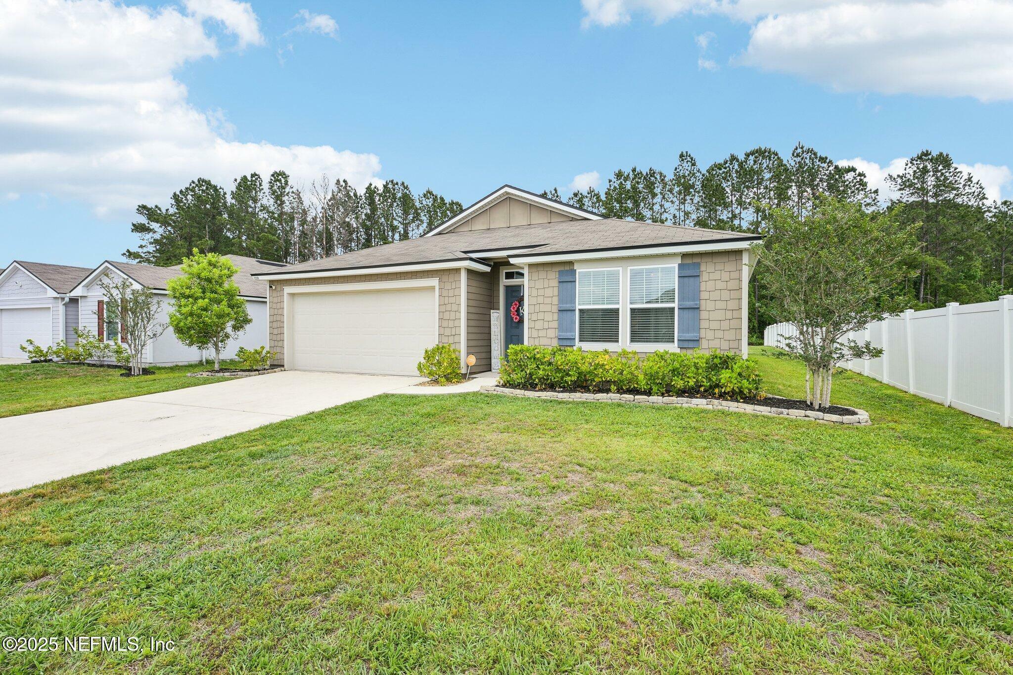 Property Photo: 12289 Glimmer Way FL 32219