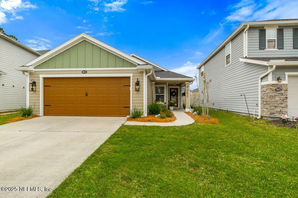 Property Photo: 9652 Bridgeway Avenue FL 32222