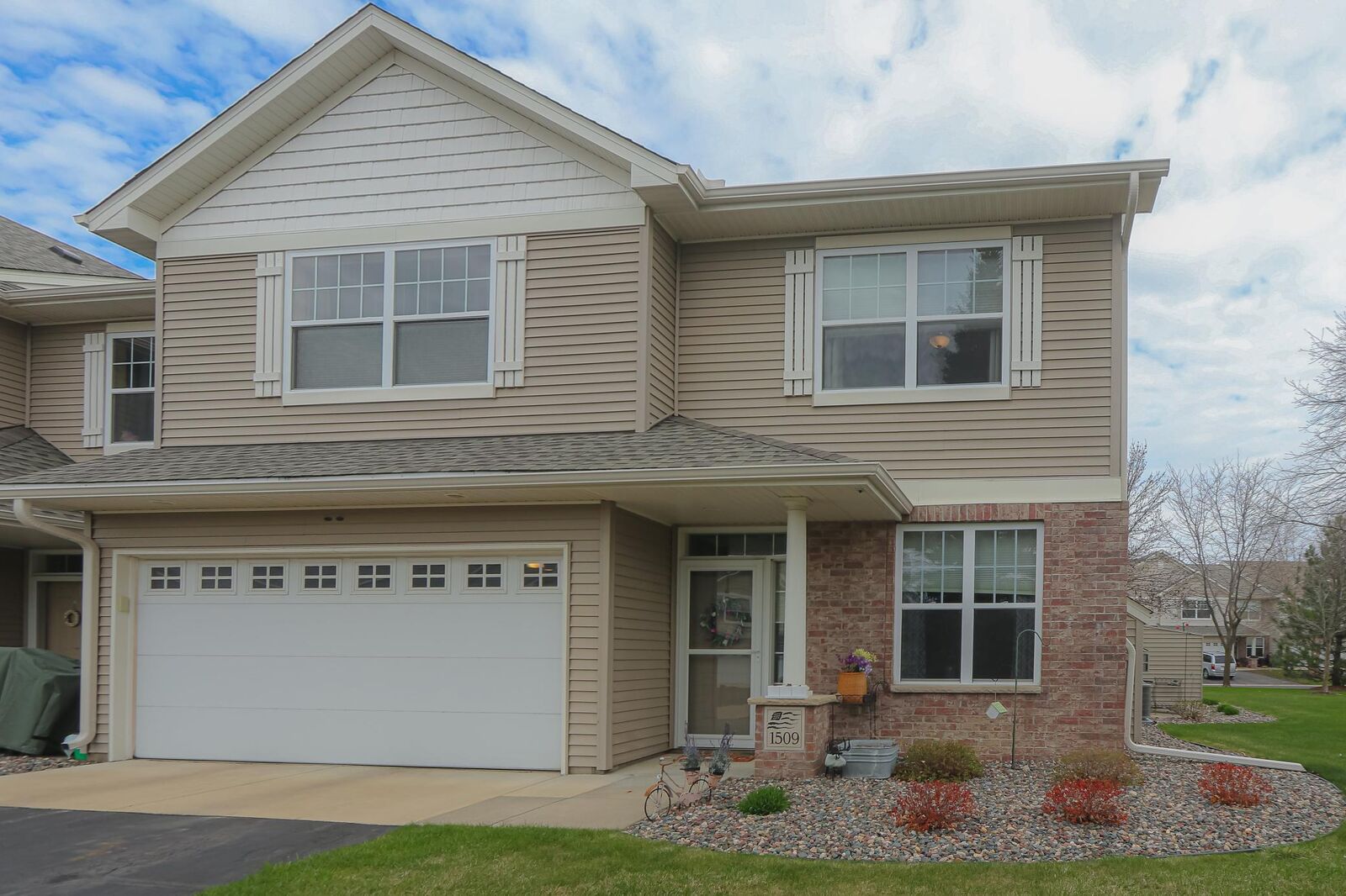 Property Photo: 1509 Independence Drive 806 MN 55057