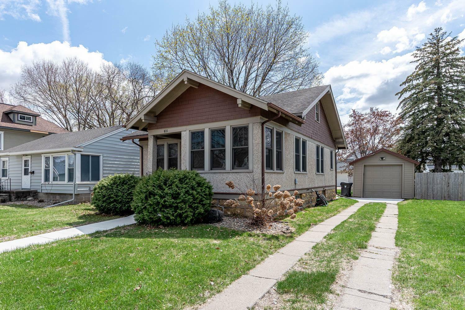 Property Photo: 621 Grant Avenue MN 56003