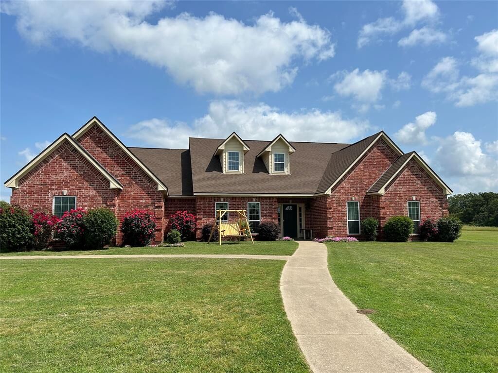 Property Photo: 284 County Road 2388 TX 75471