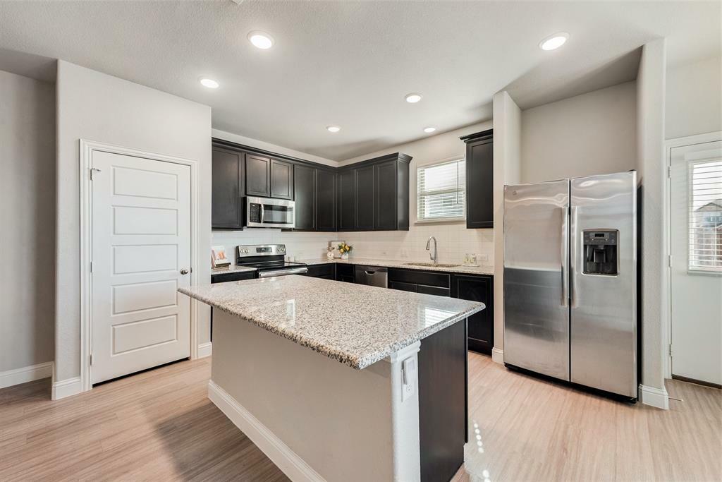 Property Photo: 4929 Sanger Circle Drive TX 76266