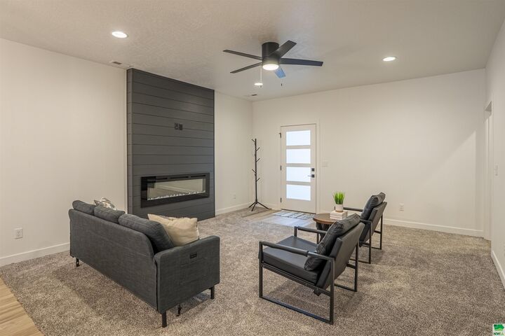Property Photo: 702 17th St SE 2 IA 51041