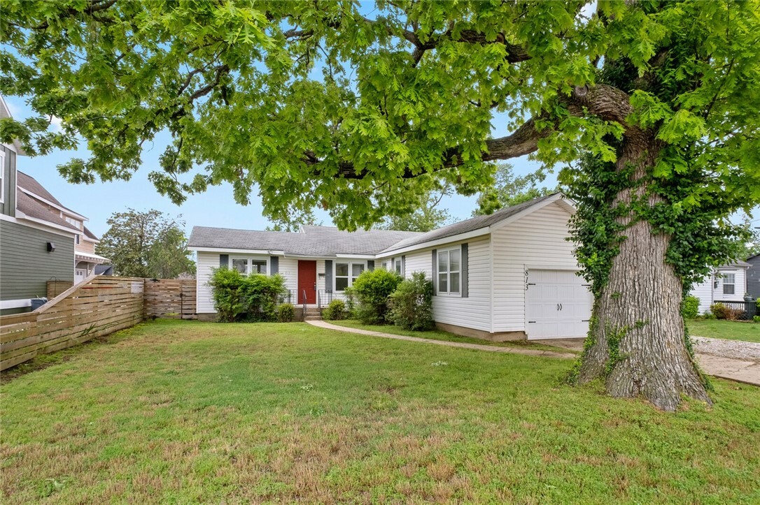 Property Photo: 813 NW A Street AR 72712