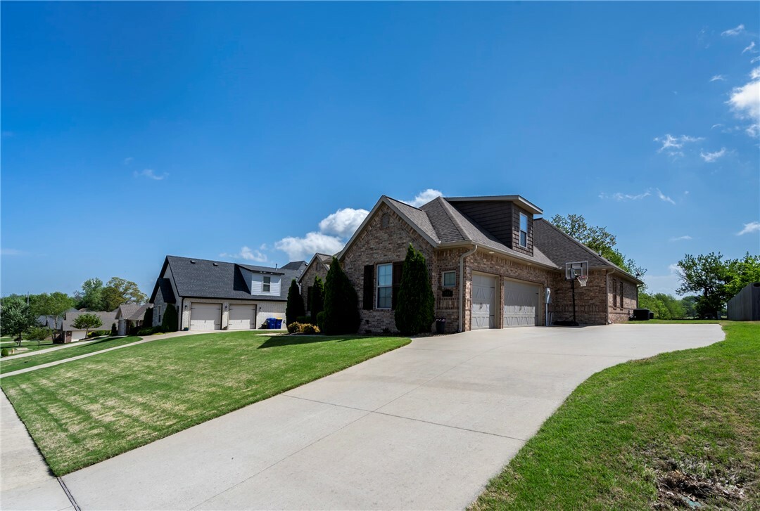 Property Photo: 205 Saint Vincent Street AR 72745