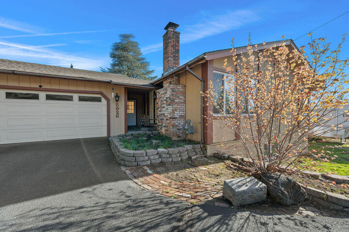 5926 Shasta Way  Klamath Falls OR 97603 photo