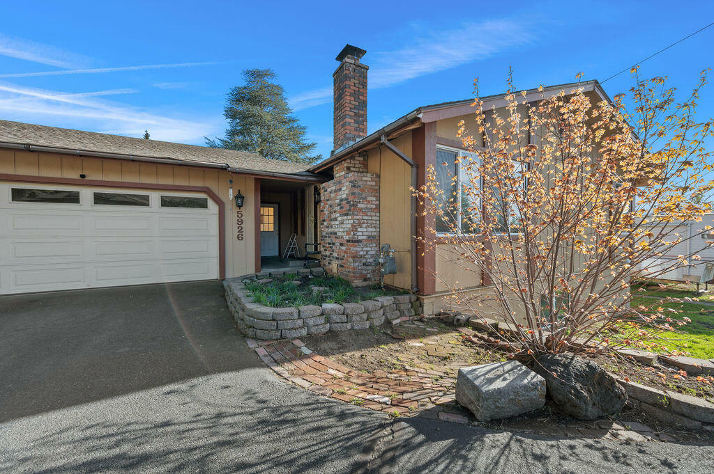 Property Photo: 5926 Shasta Way OR 97603