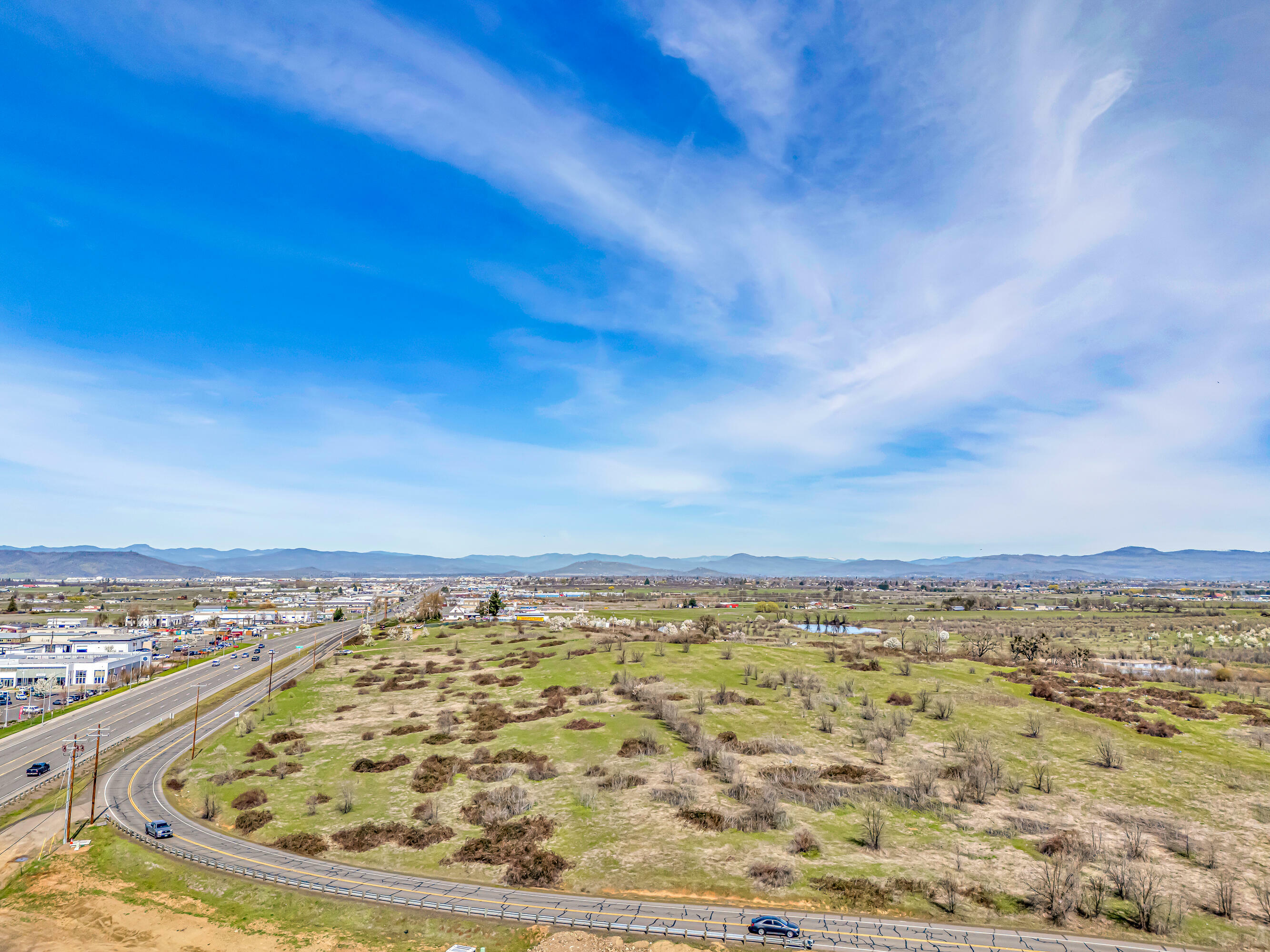 Property Photo: 4692 Crater Lake Avenue 600 OR 97504