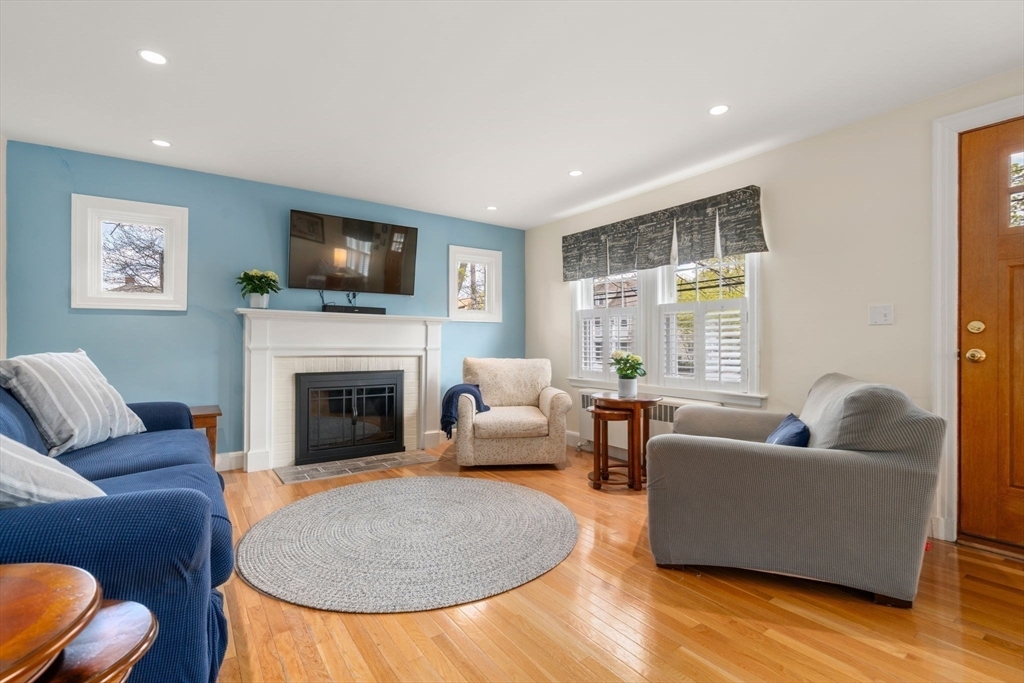 Property Photo: 733 Watertown St MA 02460