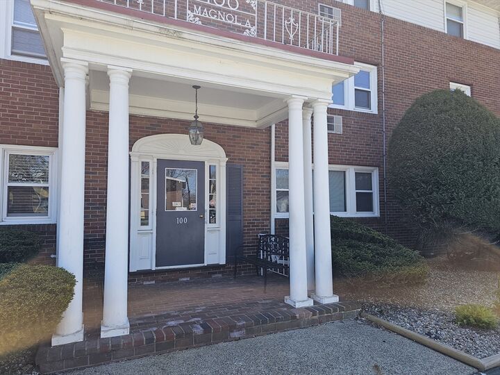 Property Photo:  100 Magnolia Ave 6  MA 01904 