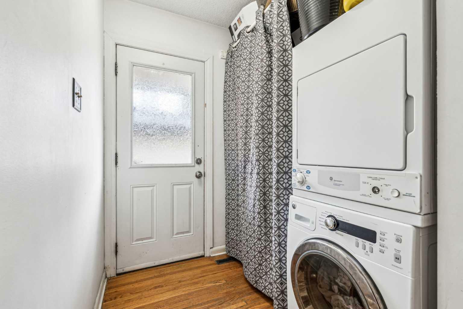 Property Photo:  212 11A Street NE  AB T2E 4P1 