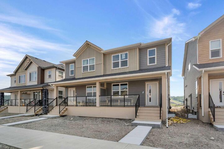 831 Wolf Willow Boulevard SE  Calgary AB T2X 5R6 photo