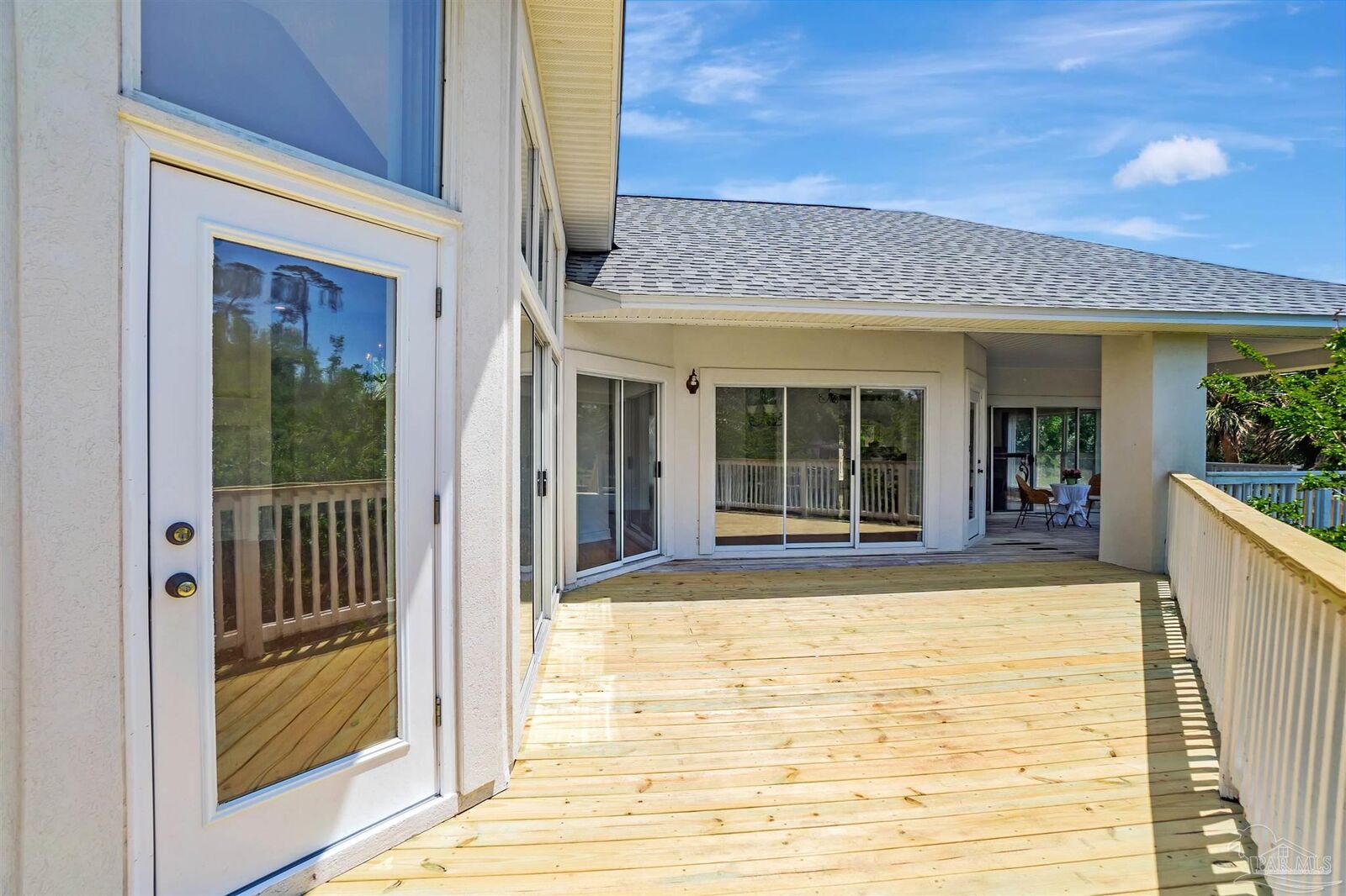 Property Photo: 7208 Bayshore Dr FL 32583
