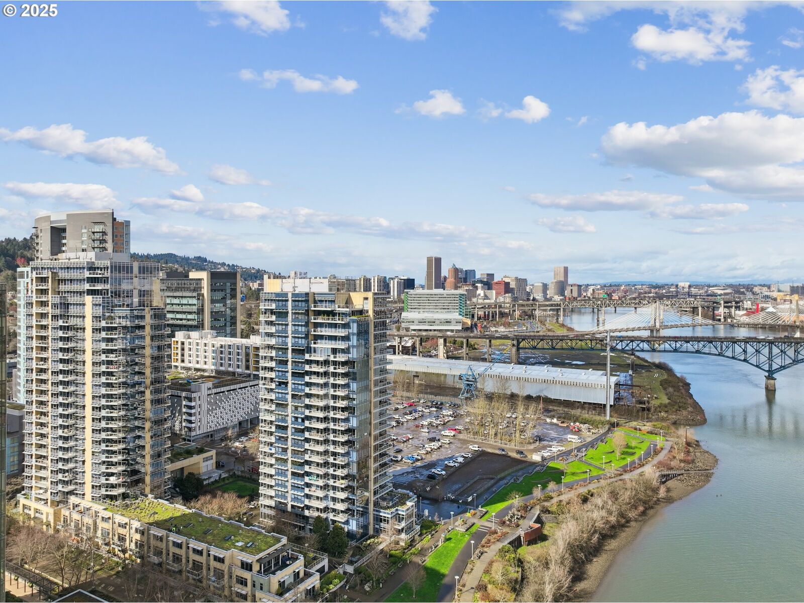 Property Photo:  3570 S River Pkwy 1205  OR 97239 