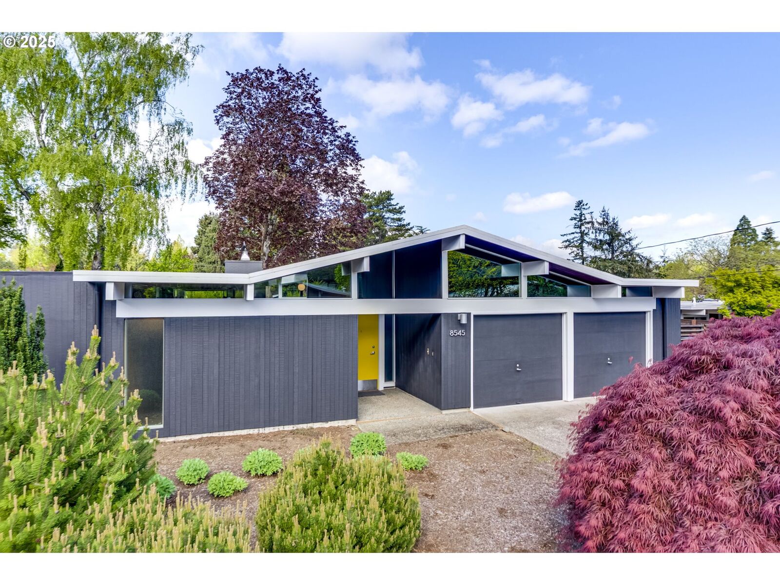 Property Photo:  8545 SW Cecilia Ter  OR 97223 
