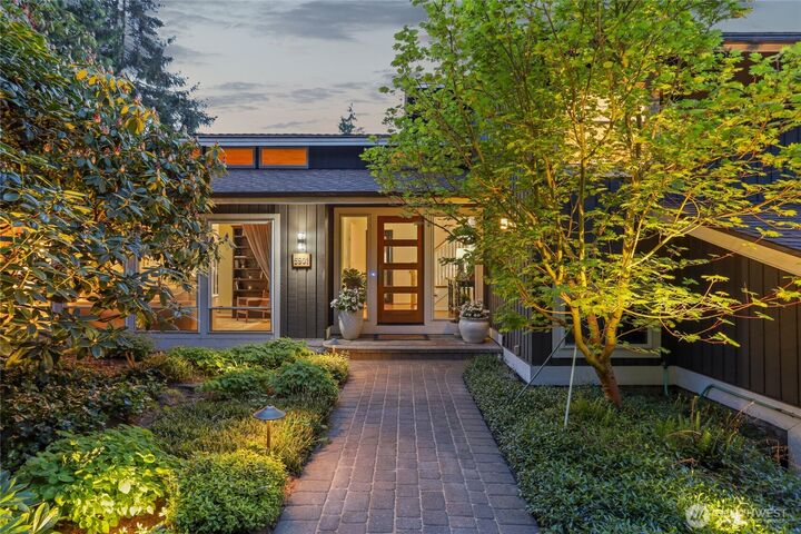 Property Photo:  5901  84th Avenue SE  WA 98040 