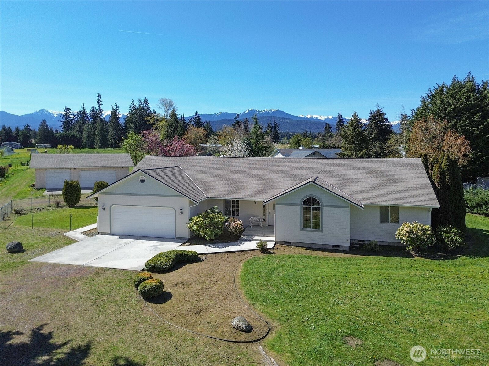 Property Photo: 462 E Runnion WA 98382