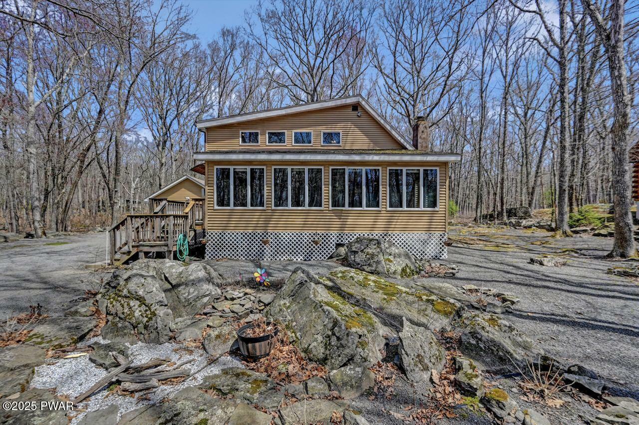 Property Photo: 816 Woodland Court PA 18428